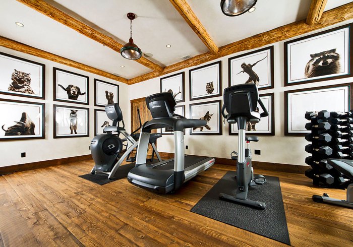 How to decorate a workout room