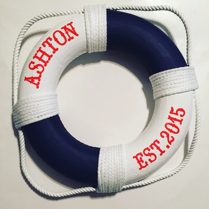 How to make a life preserver ring decoration