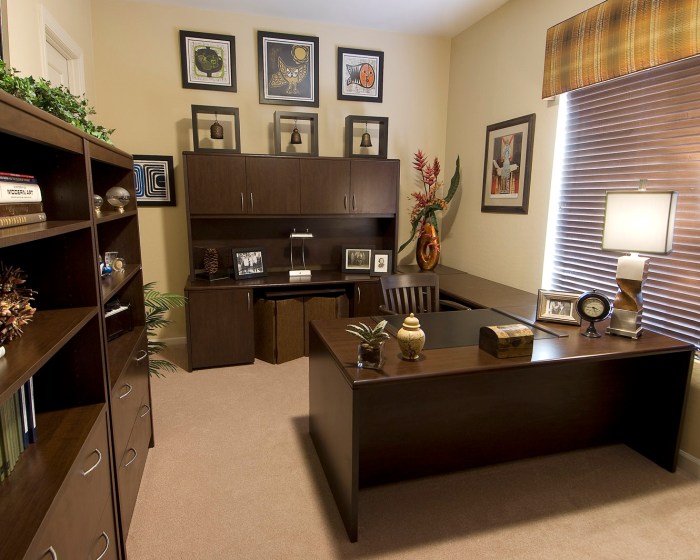 How to decorate office room at home