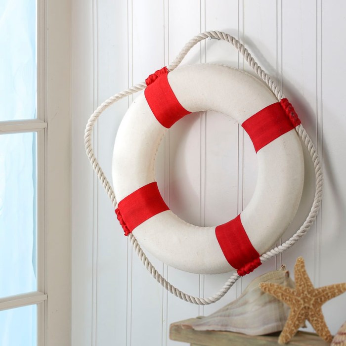 How to make a life preserver ring decoration